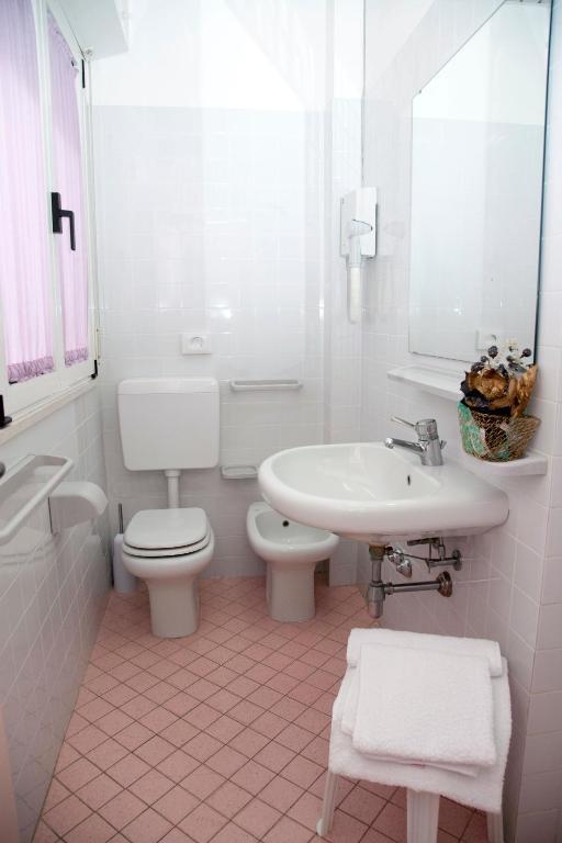 Deluxe Suite with Spa Bath,1177110463:JPEG
